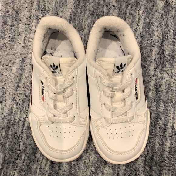 Adidas boys size 7 white sneakers - Picture 2 of 6